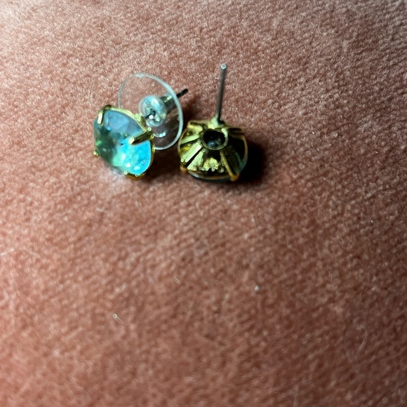 PRICE CUT! CLOSET CLEAR OUT! BEAUTIFUL Swarovski Millenia Square Studs Aqua blue - Picture 10 of 12